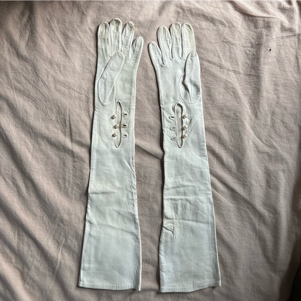 Vintage Ivory Leather Opera Gloves